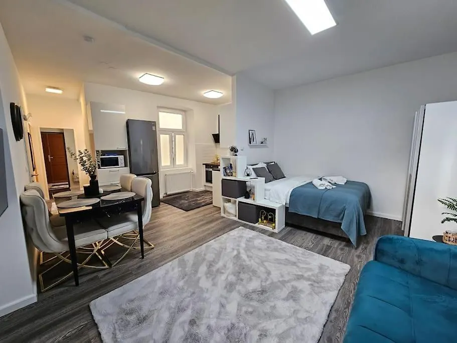 Affordable Suite In Vienna'S Hotpoint 0*, Vienna Austria