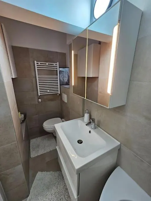 Affordable Suite In Vienna'S Hotpoint